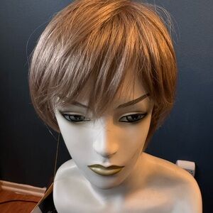 Elegant Light Brown Women's Wig